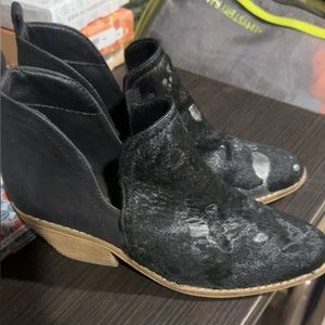 Super cute black Boots